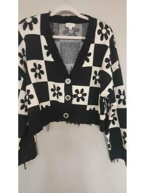 POL Checkerboard & Daisy Tight Knit Chenille Distressed V-Neck Cropped Cardigan